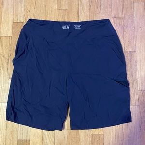 Mountain hardware shorts